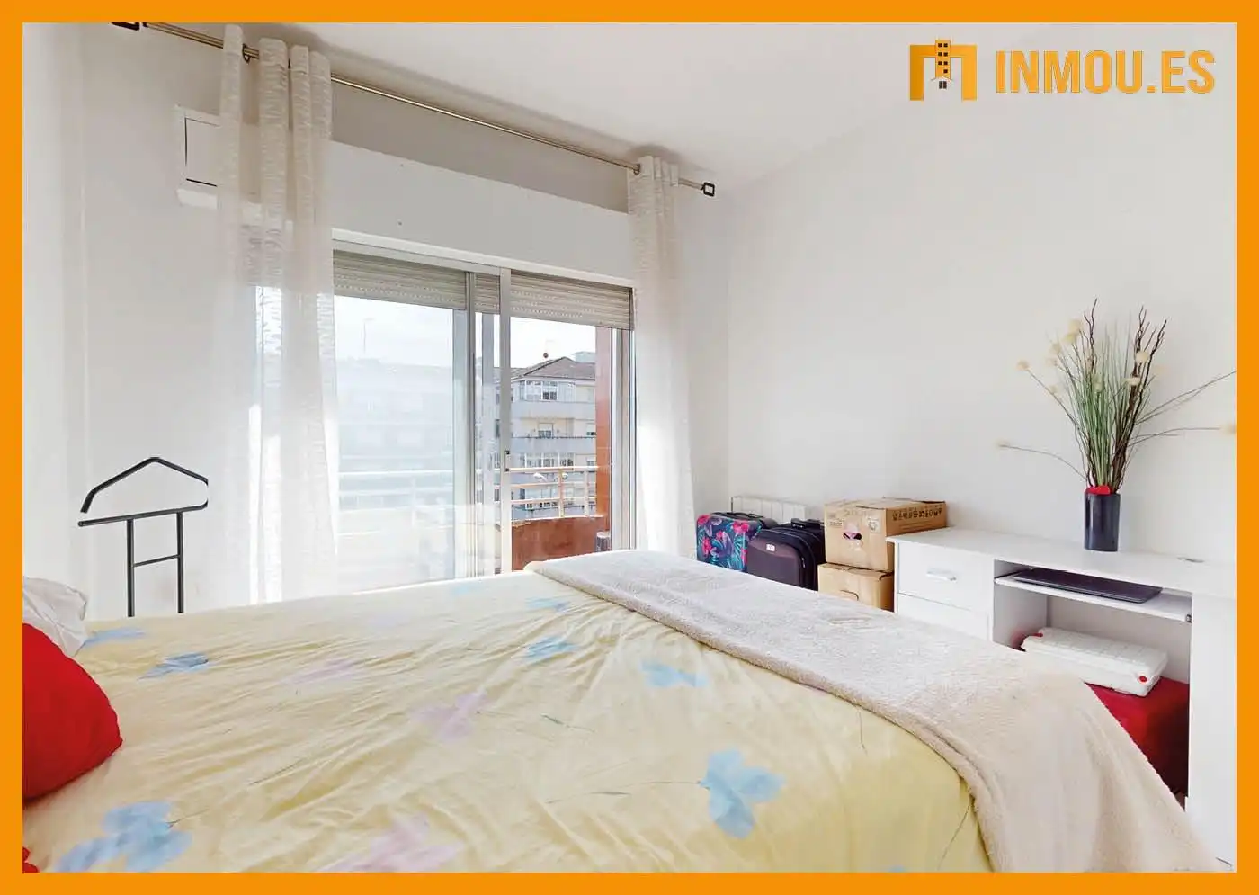 Bedroom of Flat for sale in Ourense Capital   with Air Conditioner, Heating and Parquet flooring