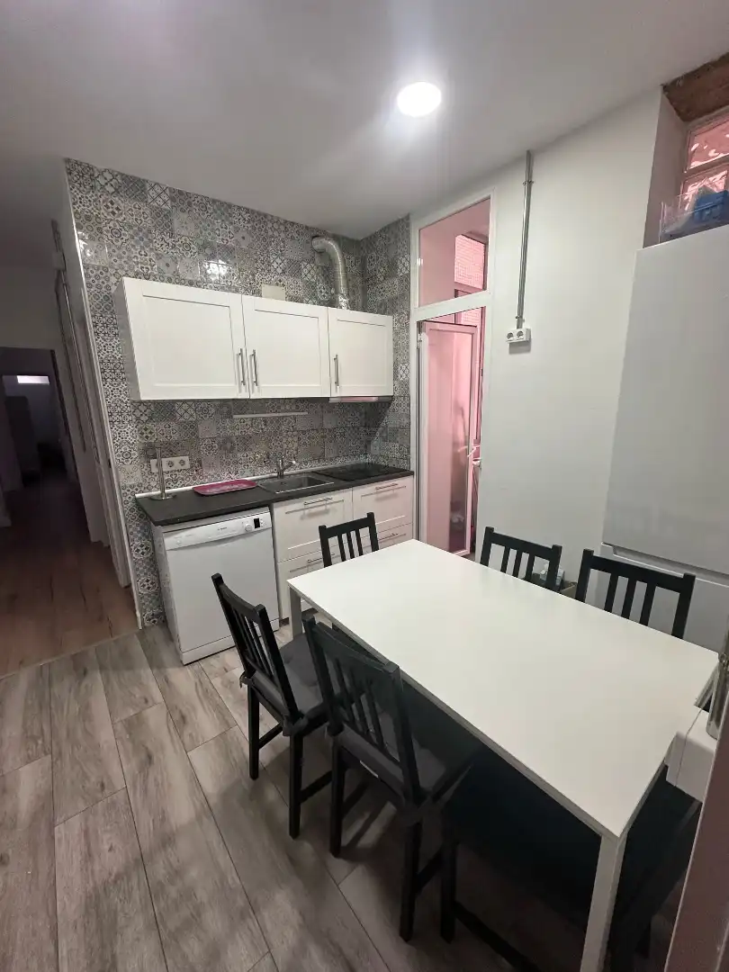 Kitchen of Flat for share in Madrid  with Air Conditioner, Heating and Furnished