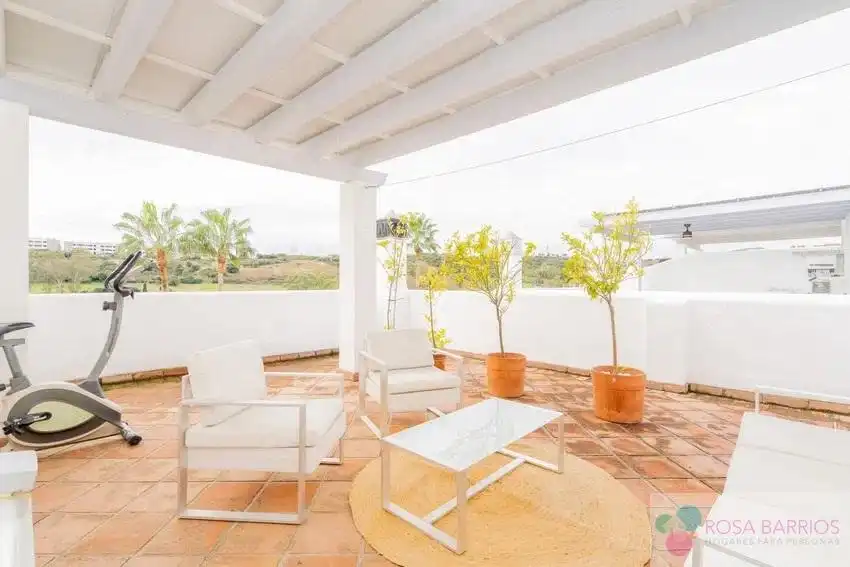 Terrassa de Casa adosada en venda en Estepona amb Terrassa, Traster i Piscina comunitària