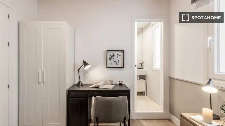 Schlafzimmer von Wohnung zur Miete in Madrid mit Klimaanlage, Heizung und Möbliert