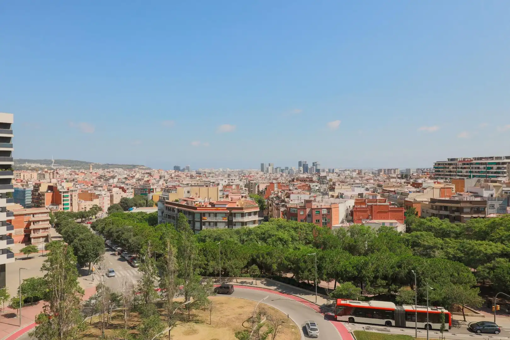 Außenansicht von Wohnung zum Verkauf in L'Hospitalet de Llobregat mit Klimaanlage, Heizung und Parkett