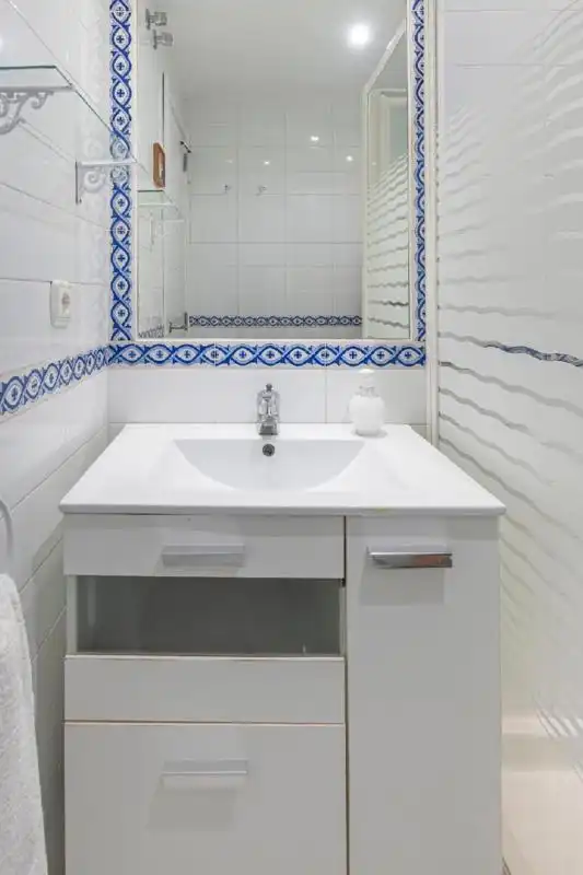 Badezimmer von Wohnung zum Verkauf in Marbella mit Klimaanlage, Heizung und Schwimmbad