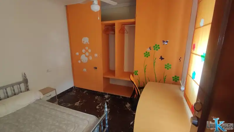 Dormitori de Pis en venda en Linares amb Aire condicionat, Moblat i Balcó