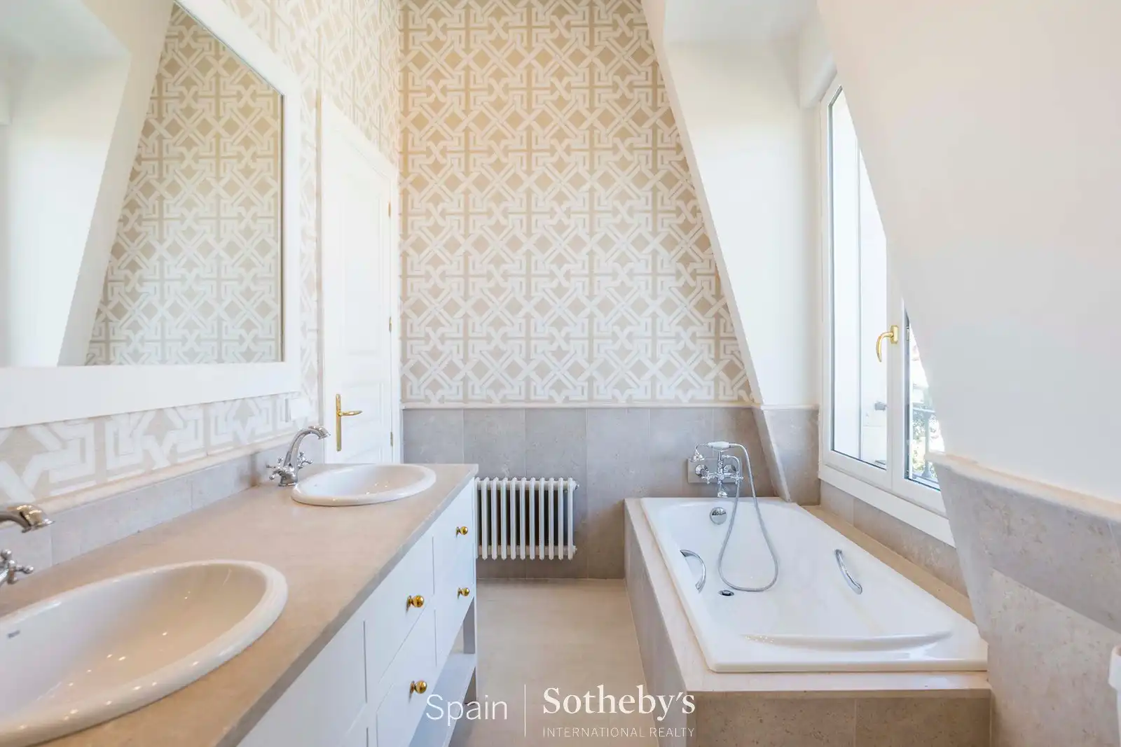 Baño de Casa o chalet en venta en Madrid con Aire acondicionado, Calefacción y Jardín privado