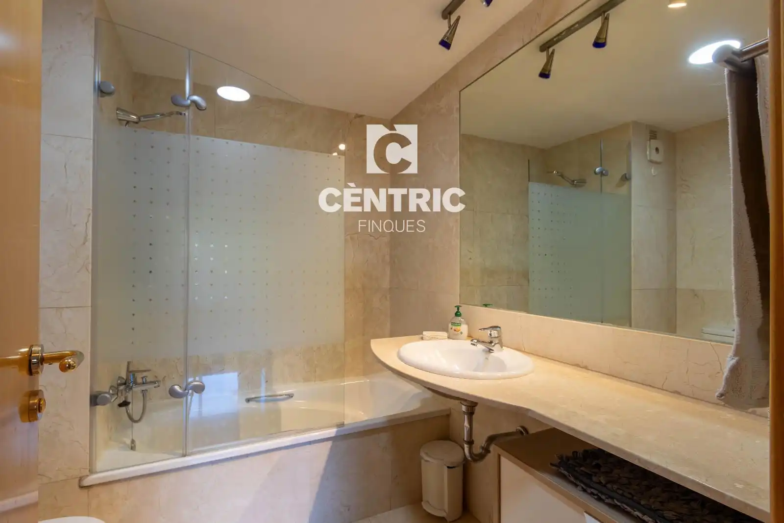Bathroom of Flat for sale in Terrassa  with Heating and Terrace