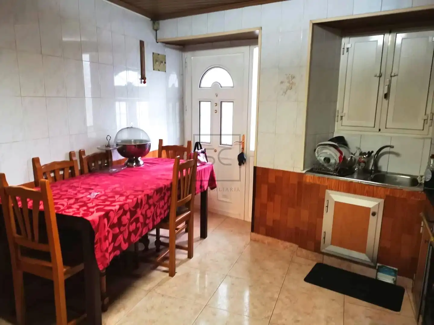 Cuina de Casa adosada en venda en Mañón amb Moblat i Balcó