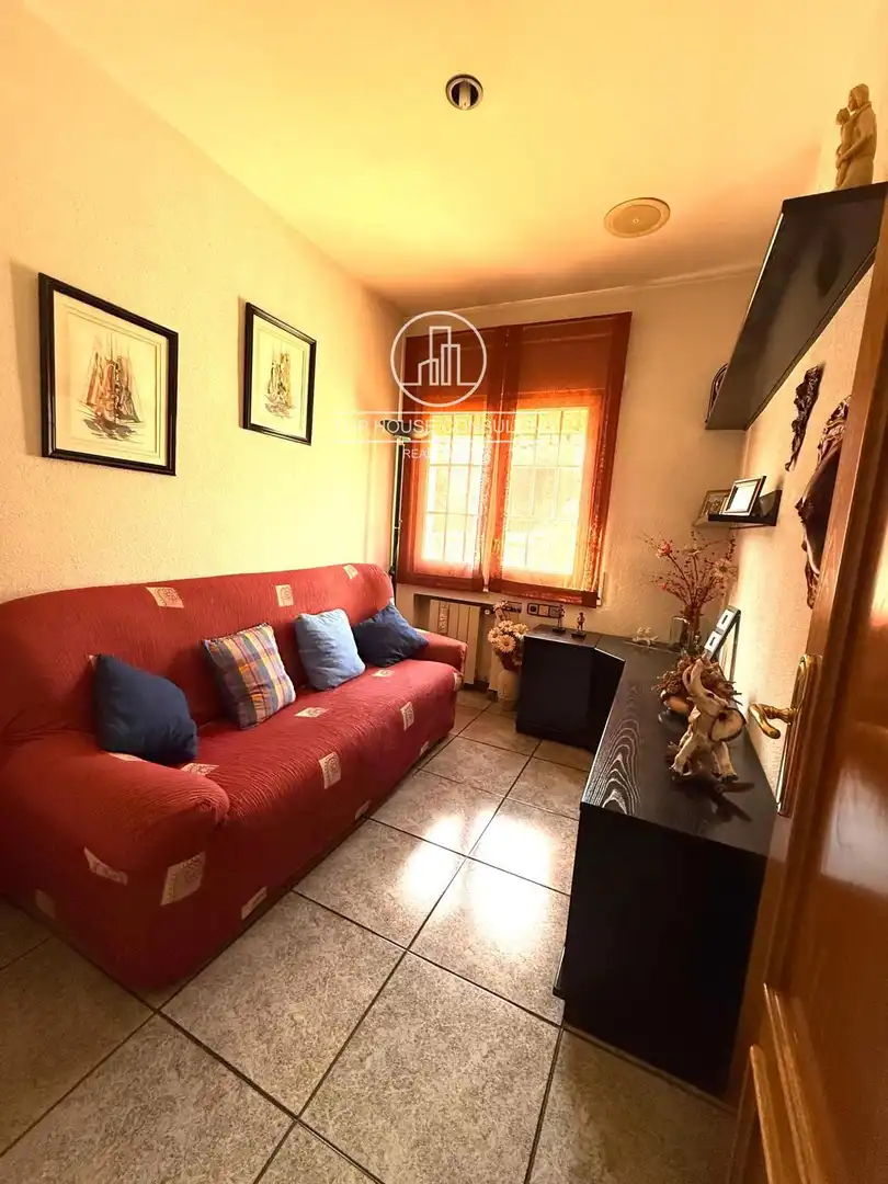 Sala d'estar de Casa o xalet en venda en Arenys de Munt amb Calefacció, Terrassa i Moblat