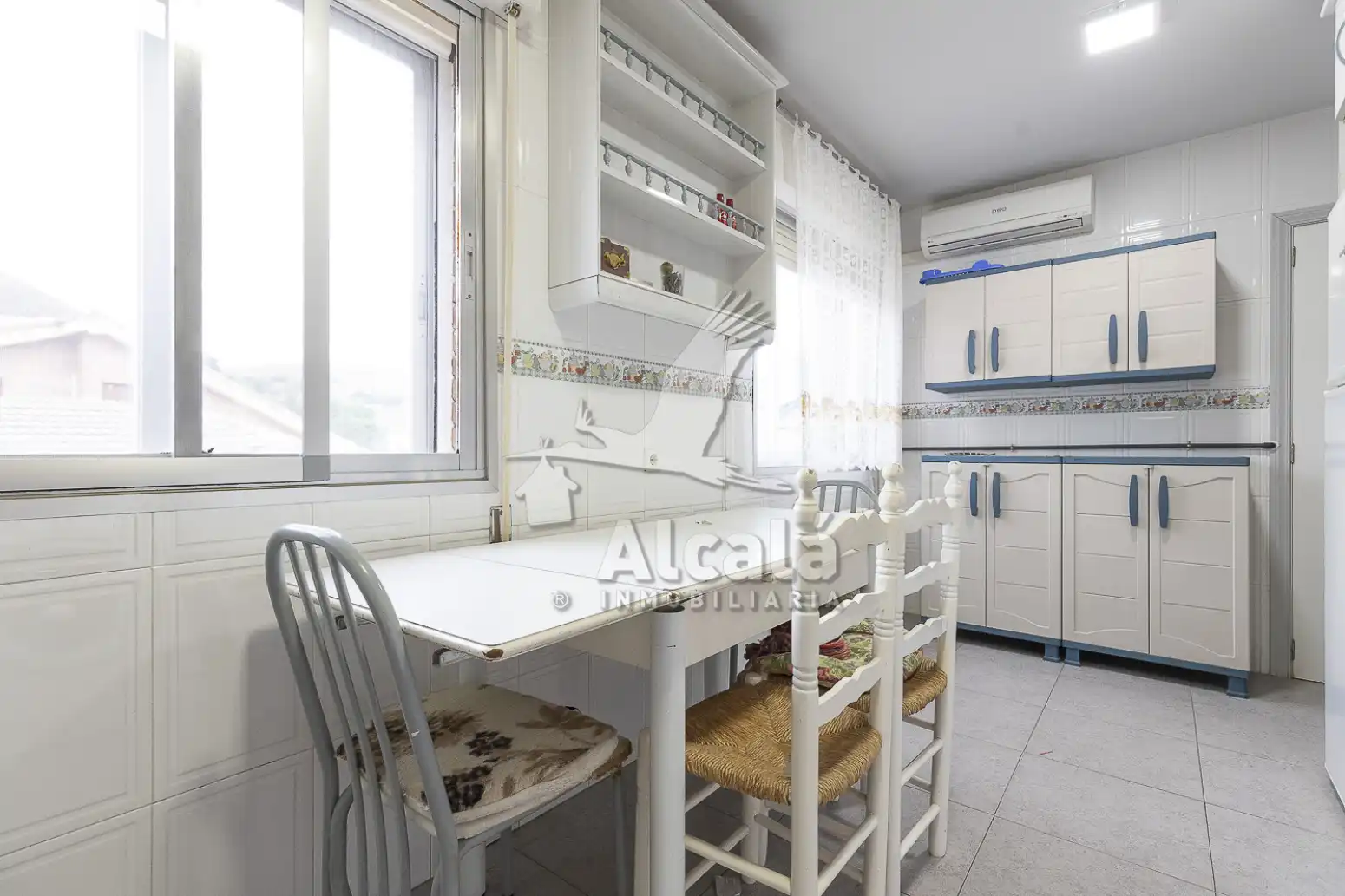 Cuina de Casa o xalet en venda en Villalbilla amb Aire condicionat, Calefacció i Jardí privat