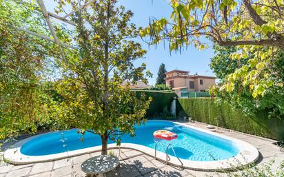 Swimming pool of House or chalet for sale in  Granada Capital  with Terrace and Swimming Pool