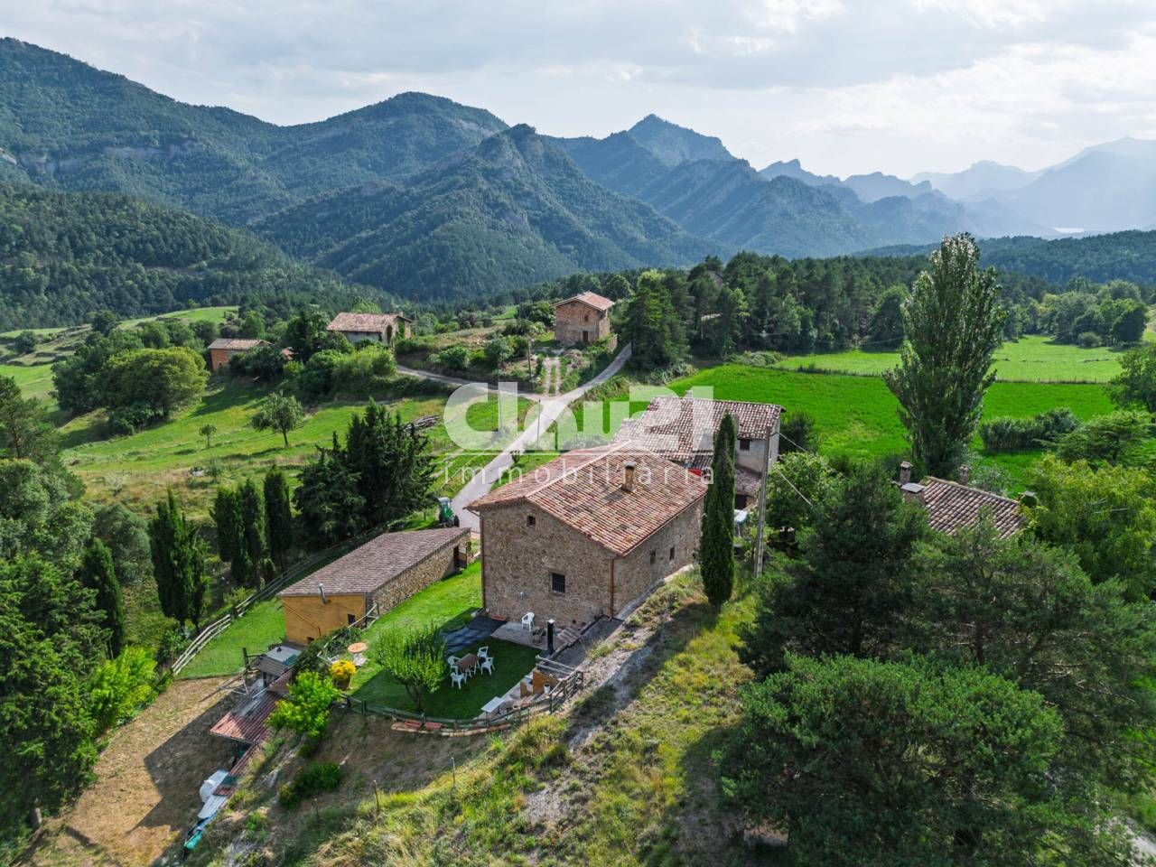 Vista exterior de Finca rústica en venda en Borredà amb Calefacció, Terrassa i Moblat