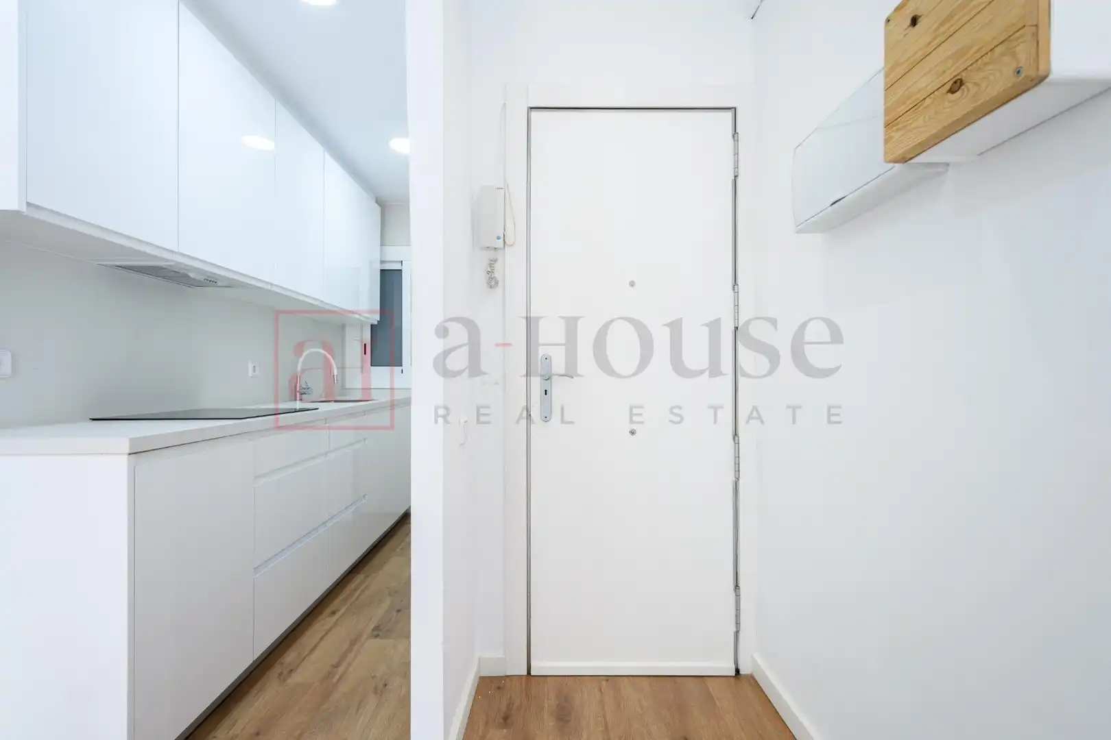 Flat for sale in Barcelona  with Air Conditioner, Heating and Private garden