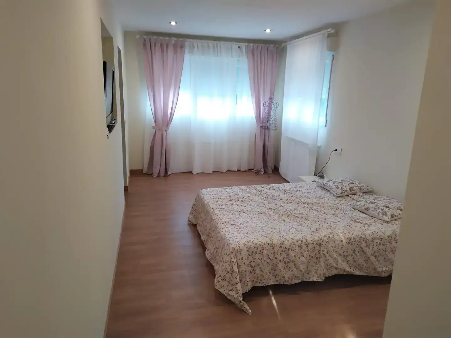 Dormitori de Casa o xalet en venda en Camargo amb Jardí privat, Traster i Piscina
