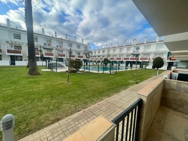 Terraced house with balcony for sale in Calle Veleta