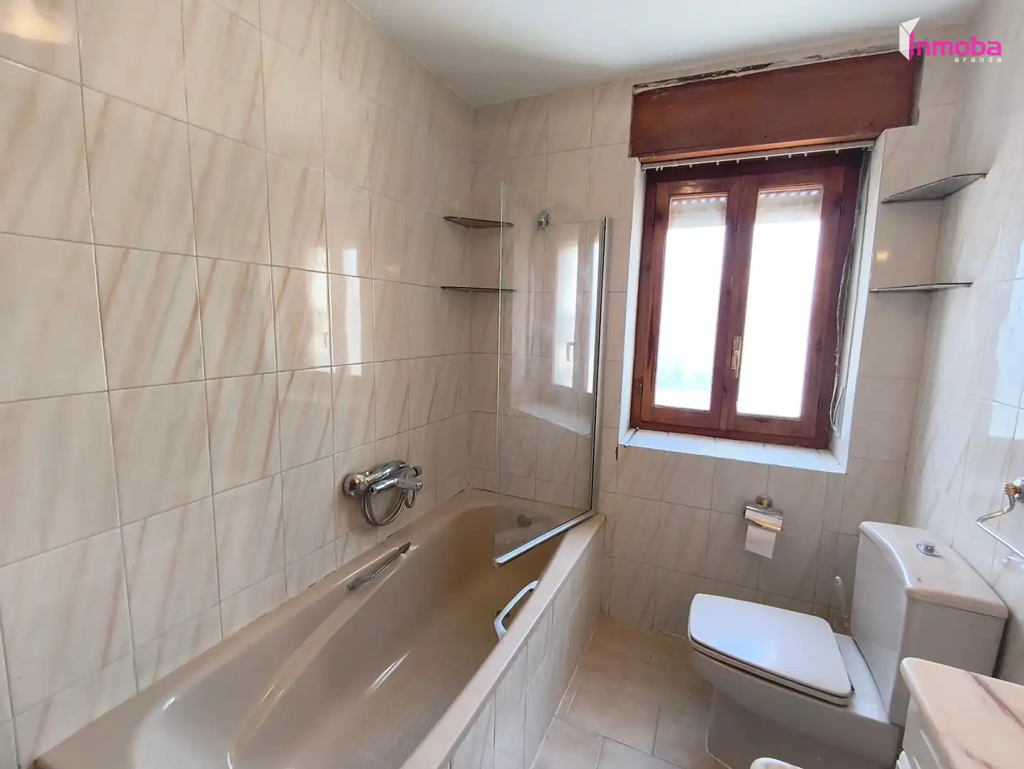 Badezimmer von Wohnung zum Verkauf in Aranda de Duero mit Heizung, Parkett und Balkon