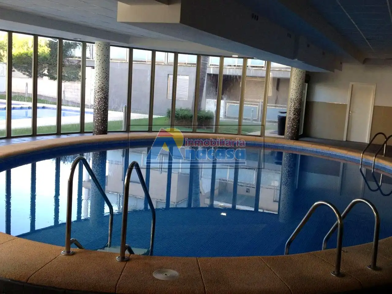 Piscina de Pis de lloguer en Oliva amb Aire condicionat, Terrassa i Moblat