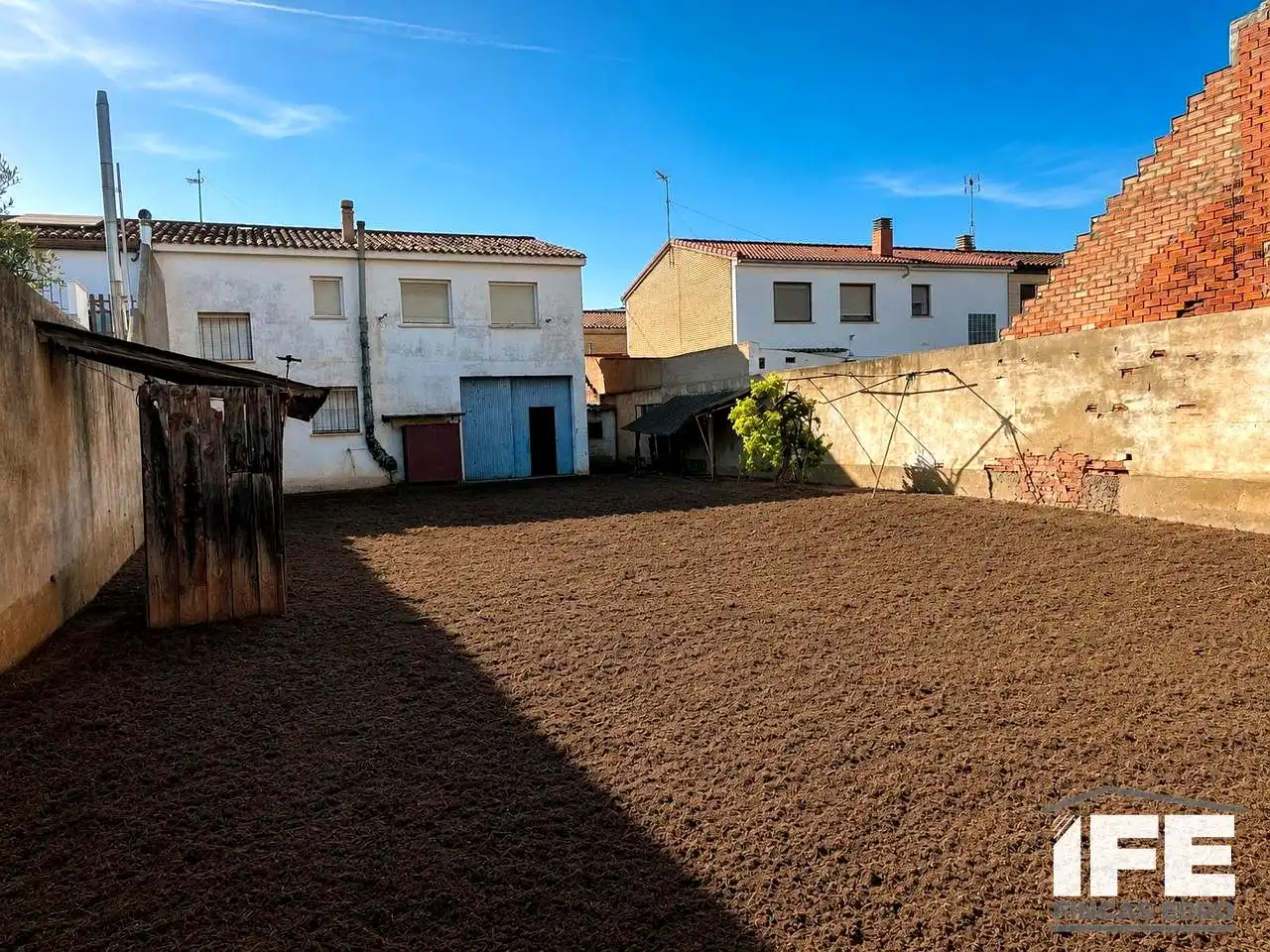 Casa o xalet en venda en Alagón amb Jardí privat