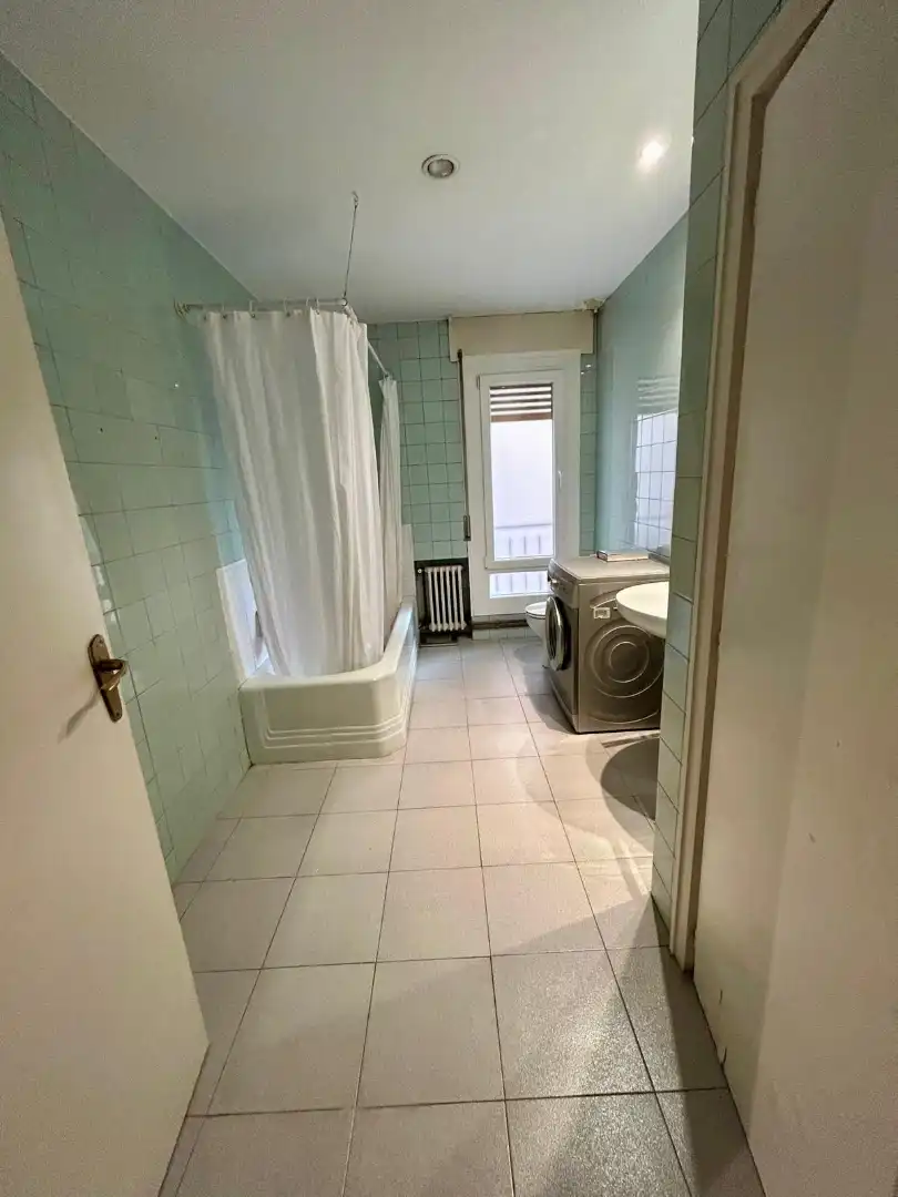 Baño de Piso para compartir en Calahorra con Aire acondicionado, Calefacción y Terraza
