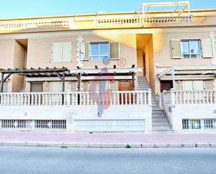 Vista exterior de Casa adosada en venda en Guardamar del Segura amb Aire condicionat i Terrassa