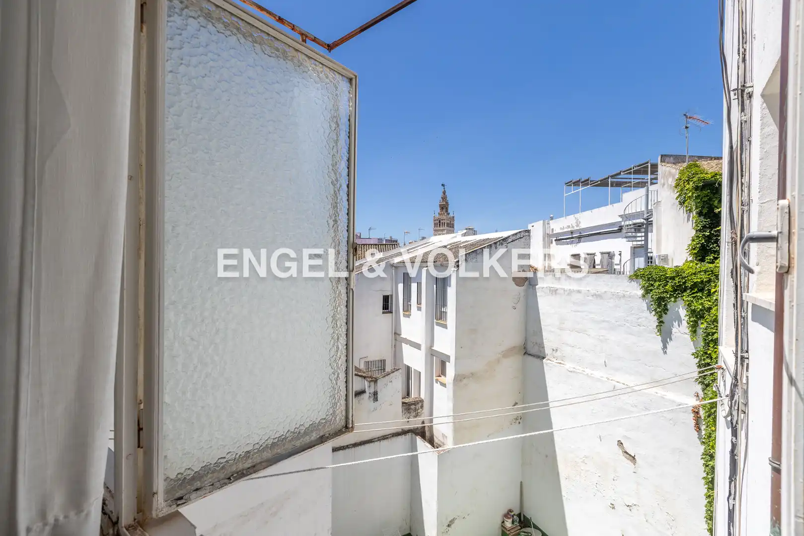 Exterior view of Apartments for sale in Sevilla  with Heating and Balcony