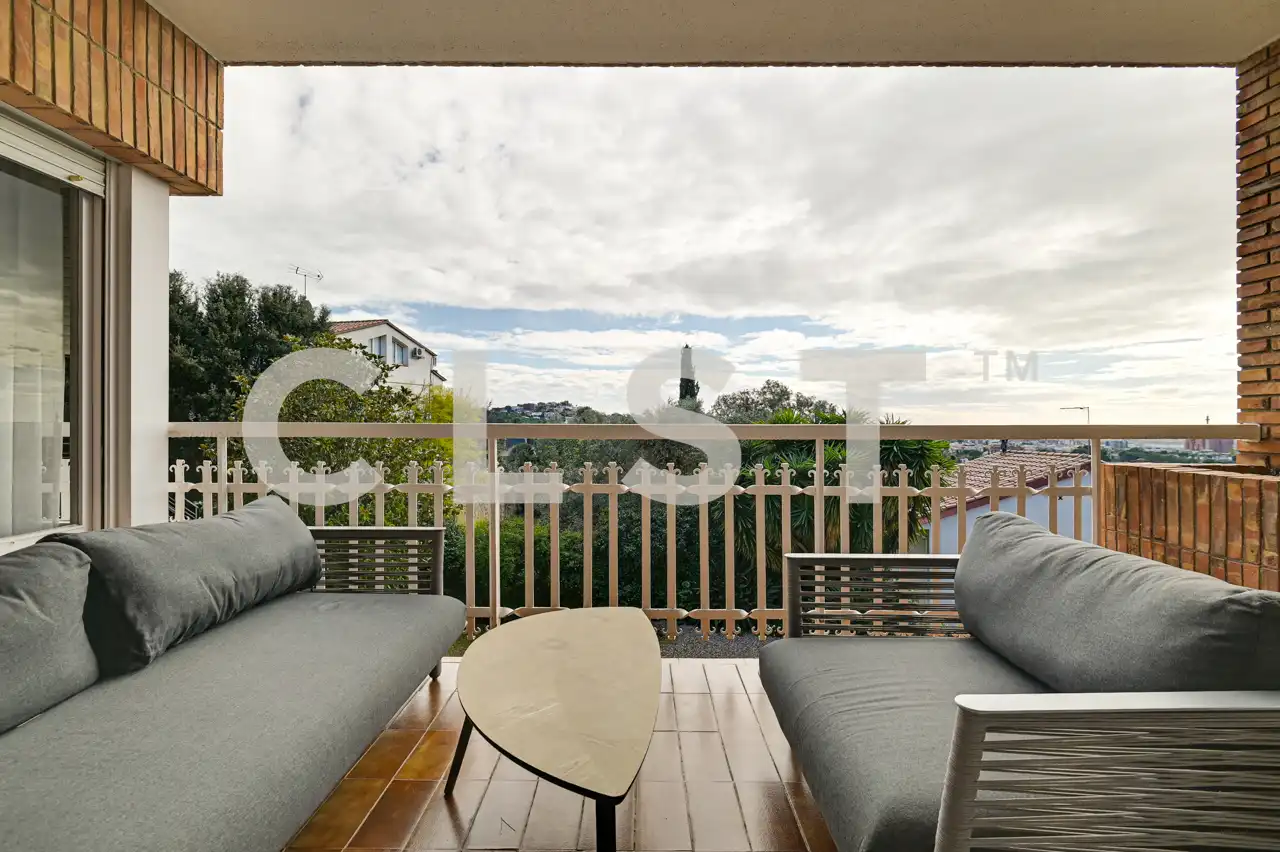 Terrassa de Casa o xalet en venda en Sant Just Desvern amb Aire condicionat, Calefacció i Jardí privat