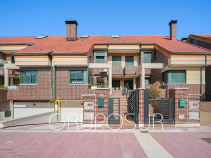Vista exterior de Casa adosada en venda en Valladolid Capital amb Aire condicionat, Calefacció i Jardí privat