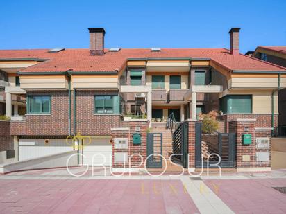 Exterior view of Single-family semi-detached for sale in Valladolid Capital  with Air Conditioner and Terrace