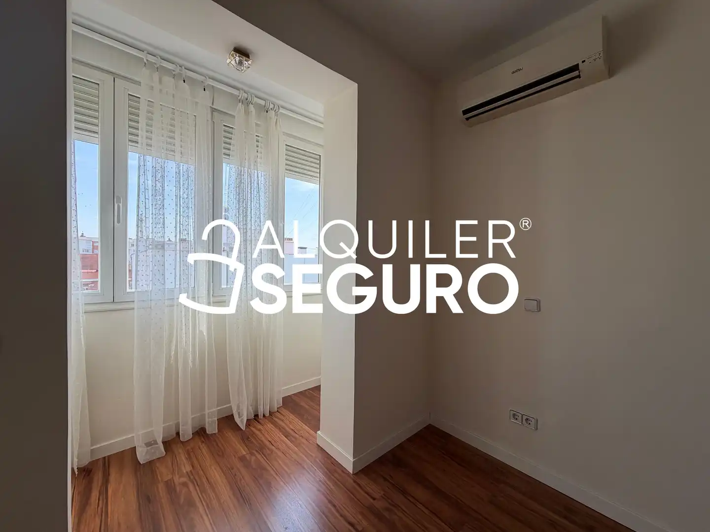 Schlafzimmer von Wohnung zur Miete in Madrid mit Klimaanlage, Heizung und Terrasse