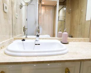 Bathroom of Flat to share in  Madrid Capital  with Terrace