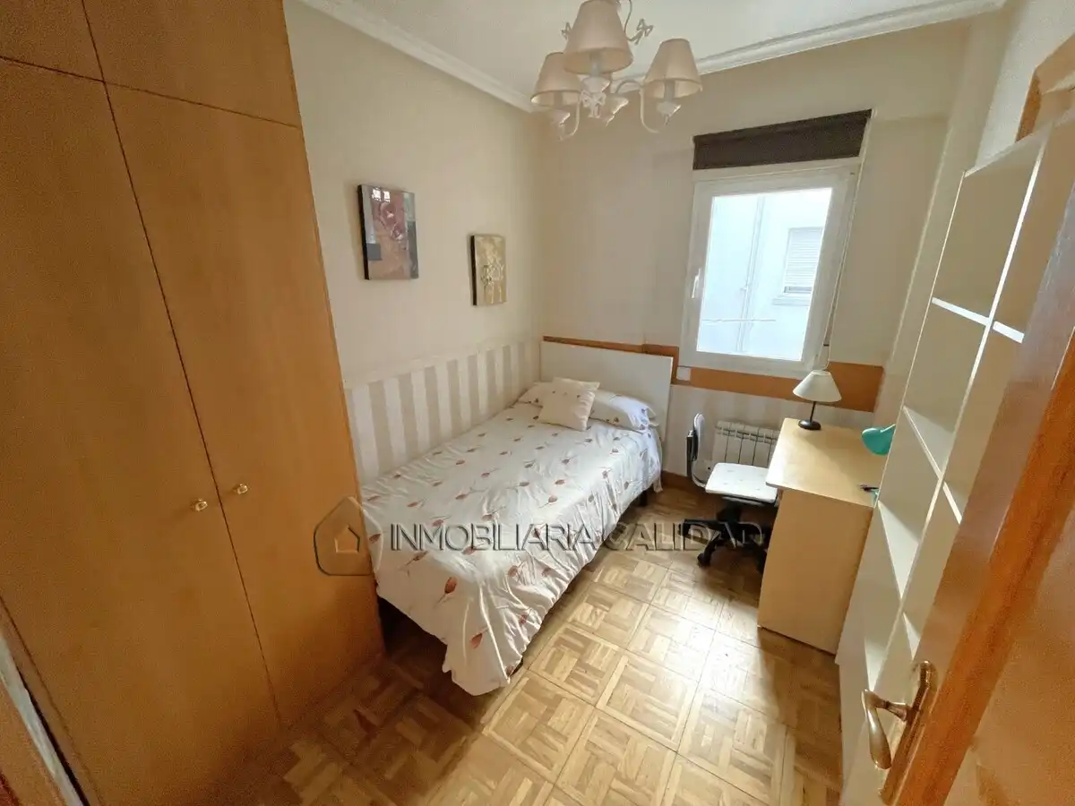 Bedroom of Flat for rent in Burgos  with Heating, Terrace and Furnished
