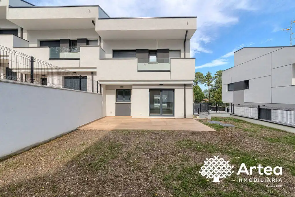 Detached house with terrace for sale in Julian Garaizar Kalea, imagen 3