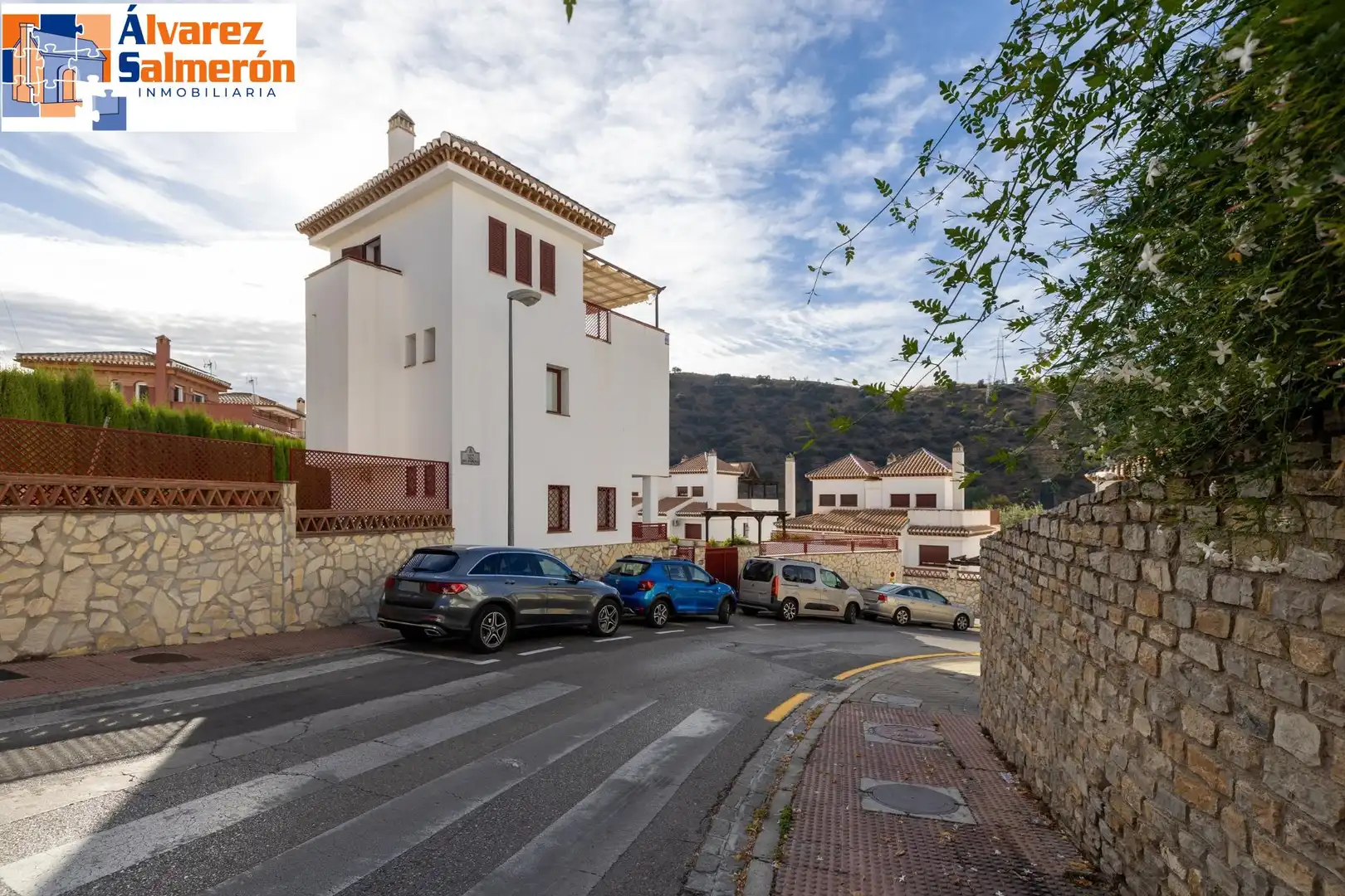 Vista exterior de Casa o xalet en venda en Granada amb Calefacció, Jardí privat i Terrassa