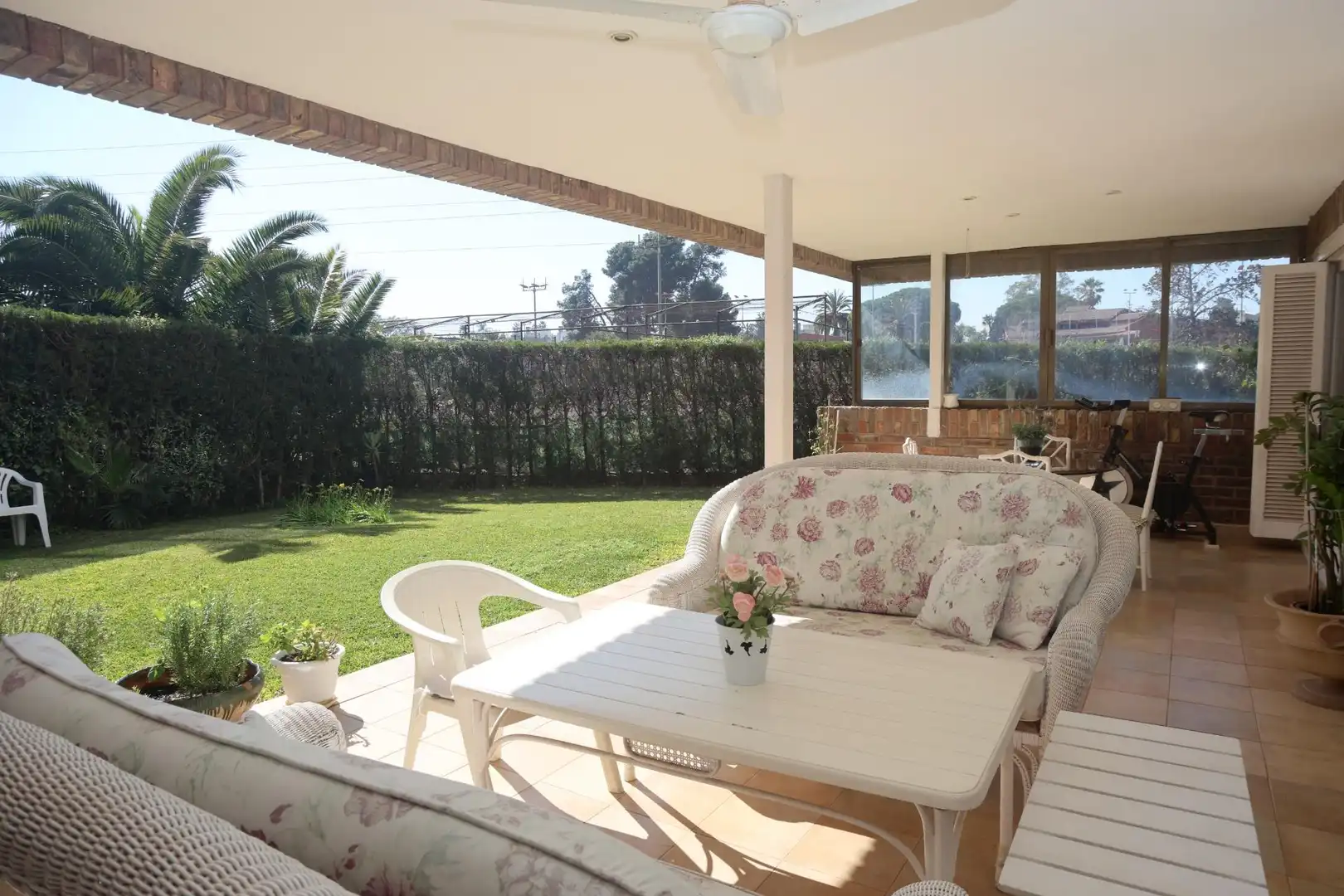 Terrasse von Erdgeschoss zur Miete in Rocafort mit Klimaanlage, Heizung und Möbliert
