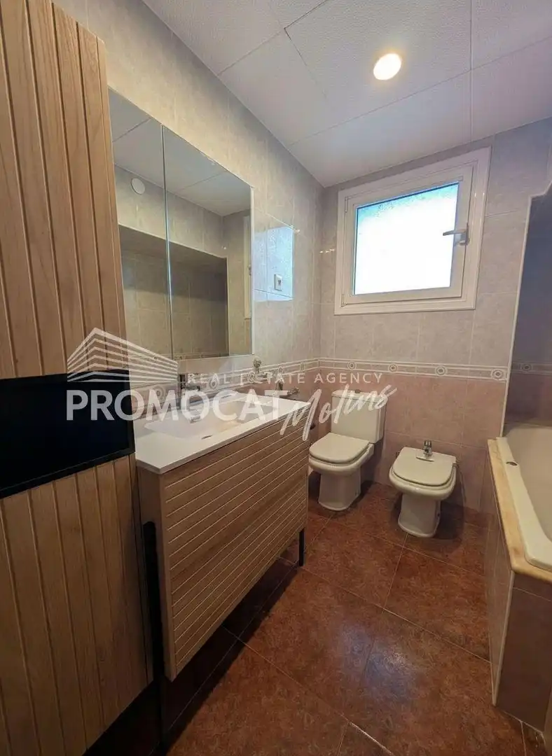 Baño de Piso en venta en Molins de Rei con Aire acondicionado, Jardín privado y Terraza