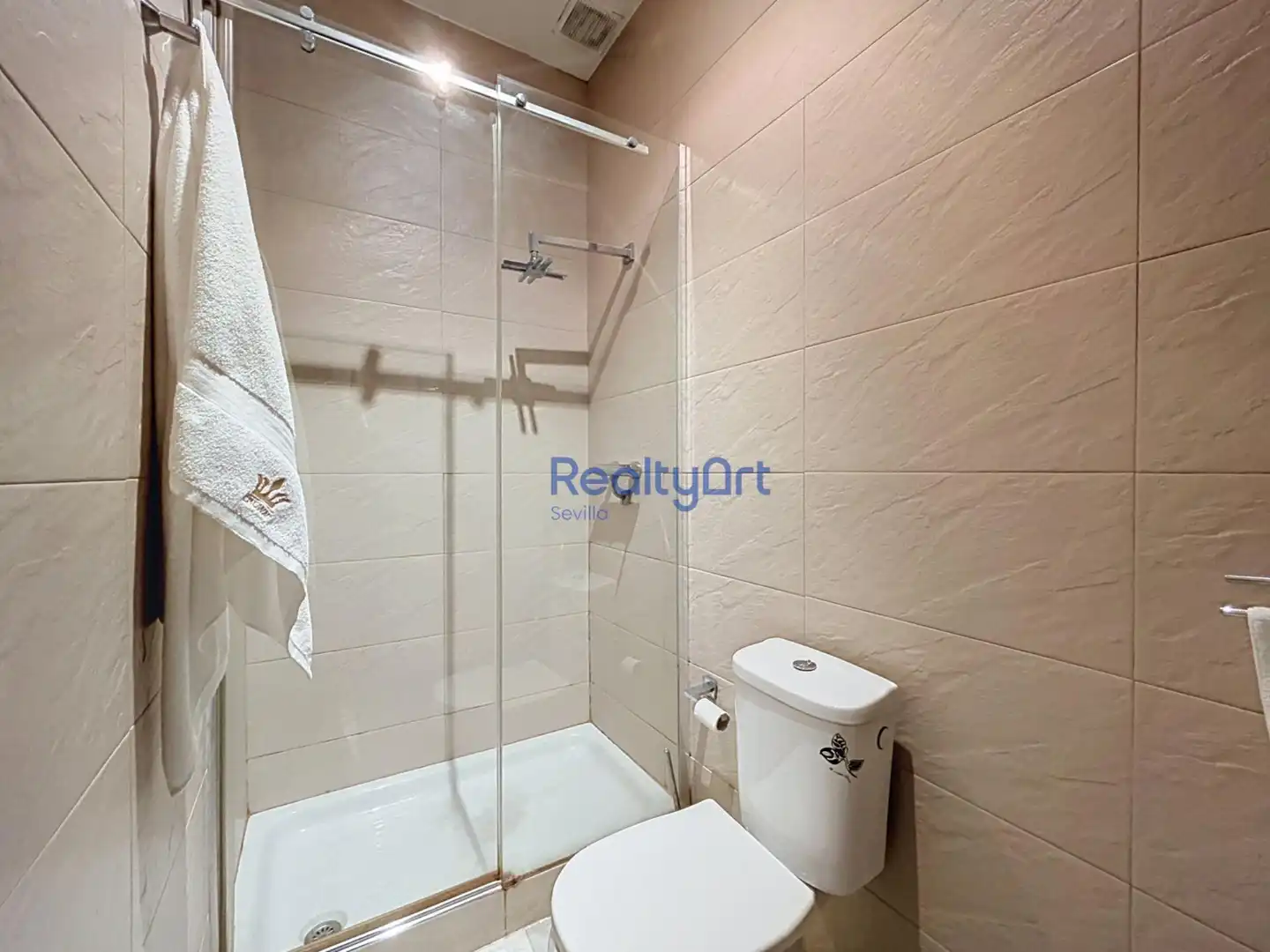 Bathroom of Attic for sale in Sevilla  with Air Conditioner, Terrace and Furnished