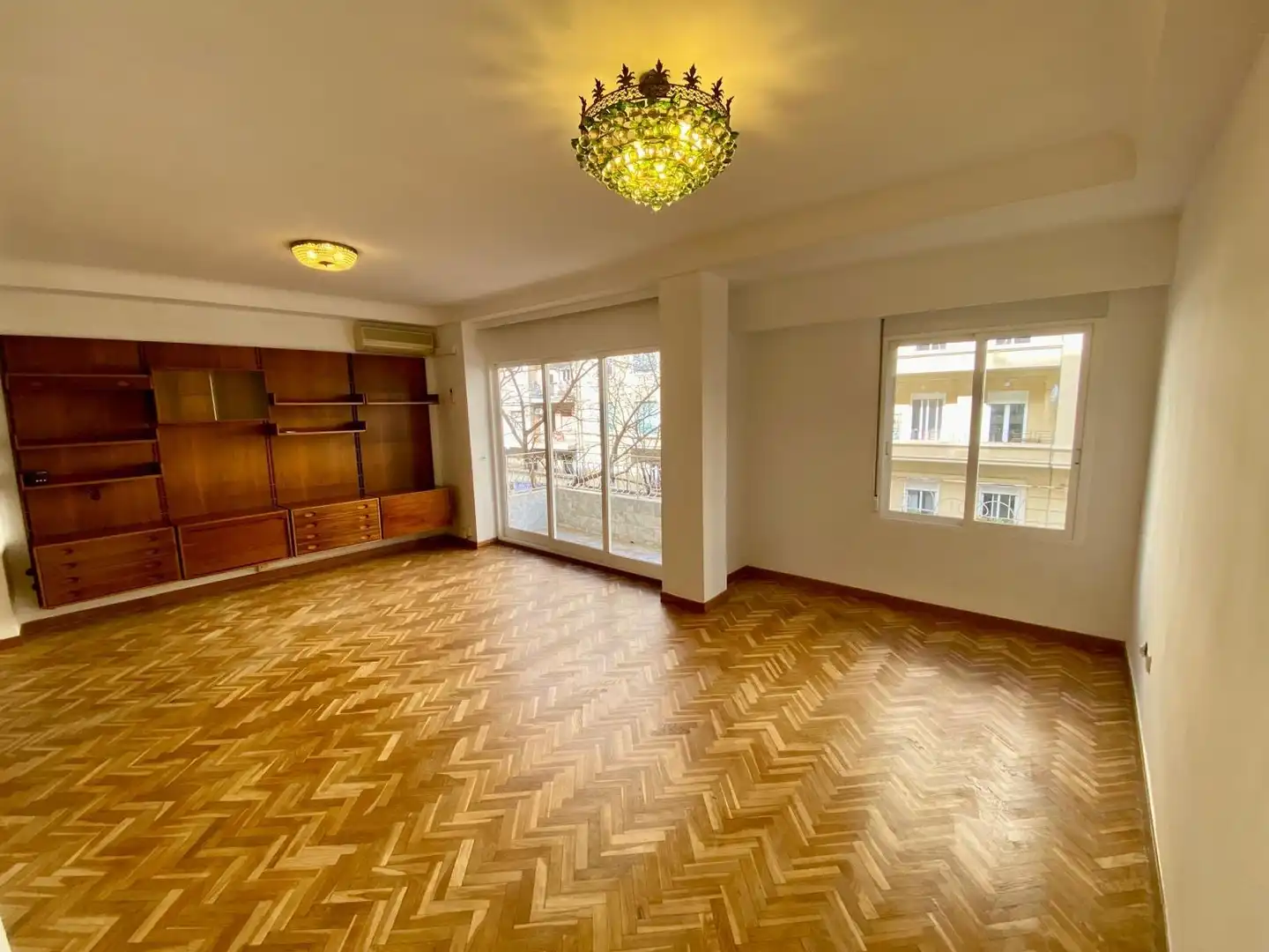 Living room of Flat for rent in Valencia  with Air Conditioner, Parquet flooring and Balcony