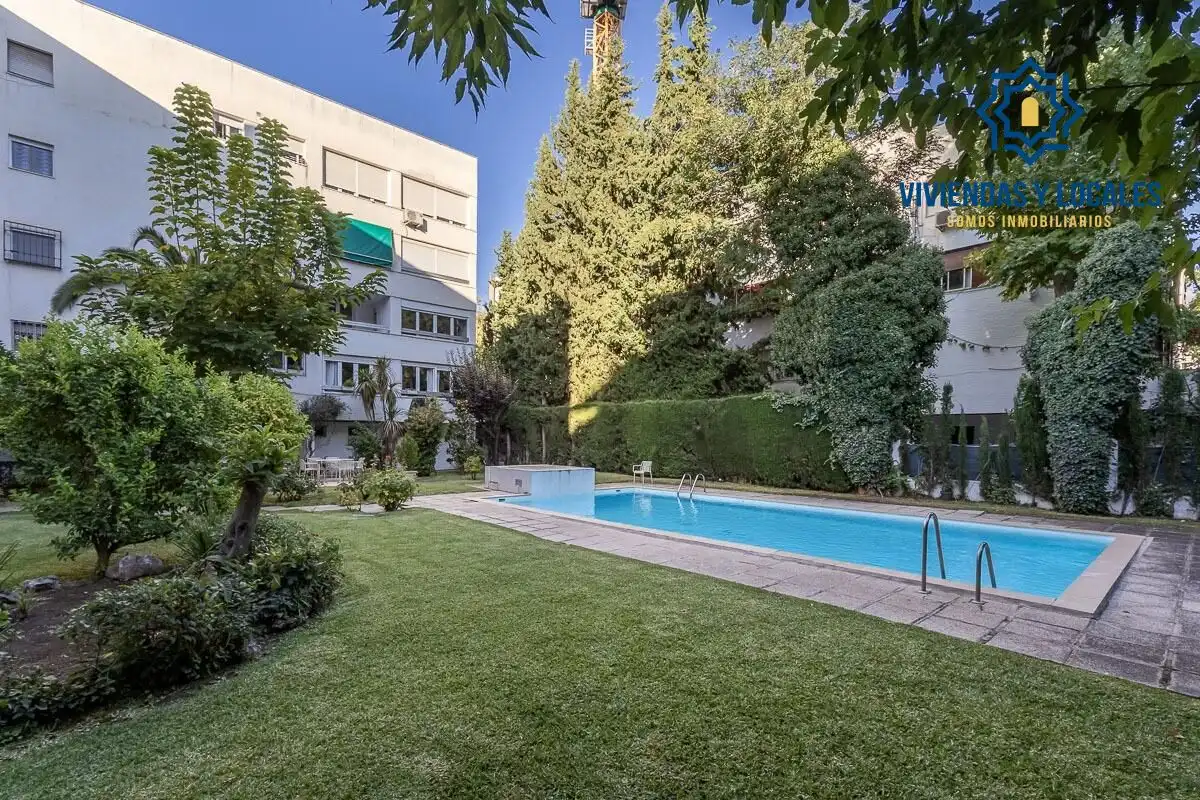 Pis amb piscina en venda a Genil, imagen 3