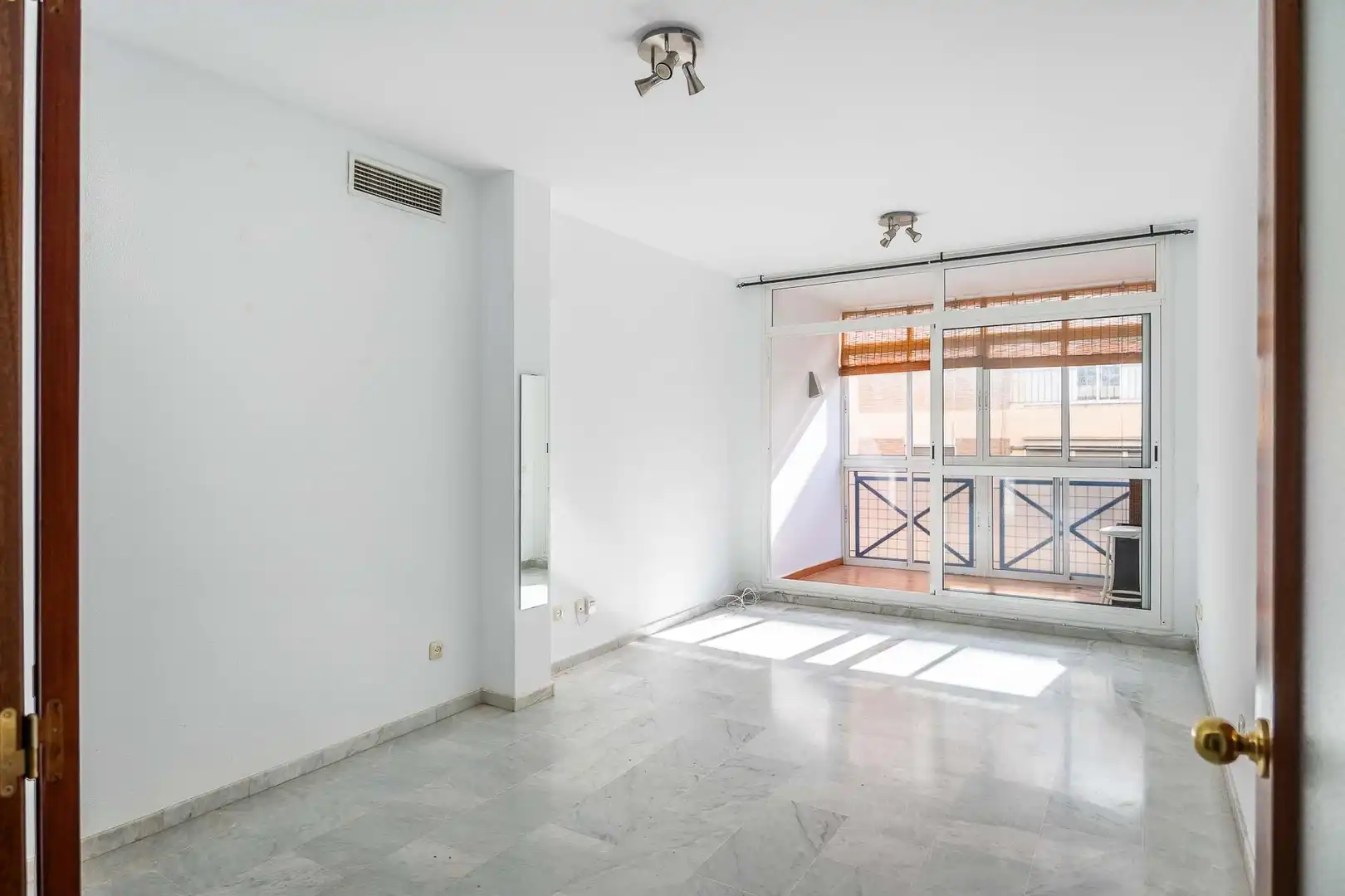 Piso en venta en Alcalá de Guadaira con Aire acondicionado, Terraza y Balcón