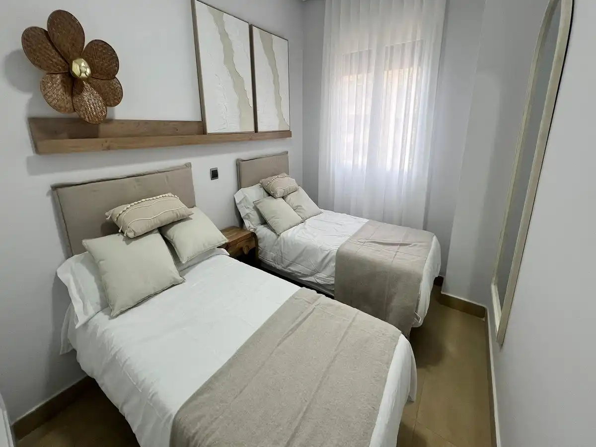 Dormitori de Apartament en venda en Los Alcázares amb Aire condicionat, Traster i Piscina comunitària