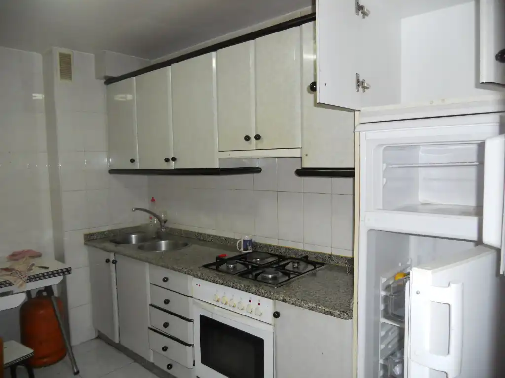 Cocina de Piso de alquiler en Ames con Calefacción, Trastero y Amueblado