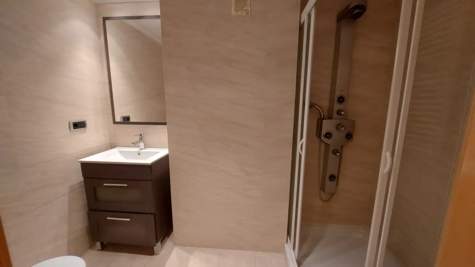 Baño de Piso en venta en  Logroño con Aire acondicionado, Calefacción y Trastero
