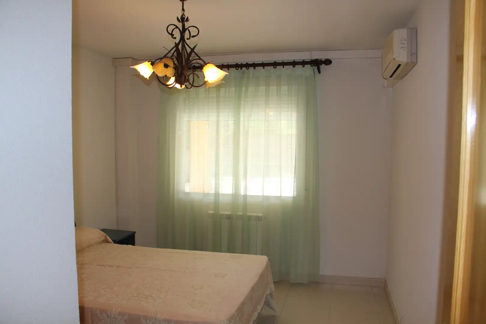 Schlafzimmer von Haus oder Chalet zum Verkauf in Villalbilla mit Klimaanlage, Heizung und Privatgarten