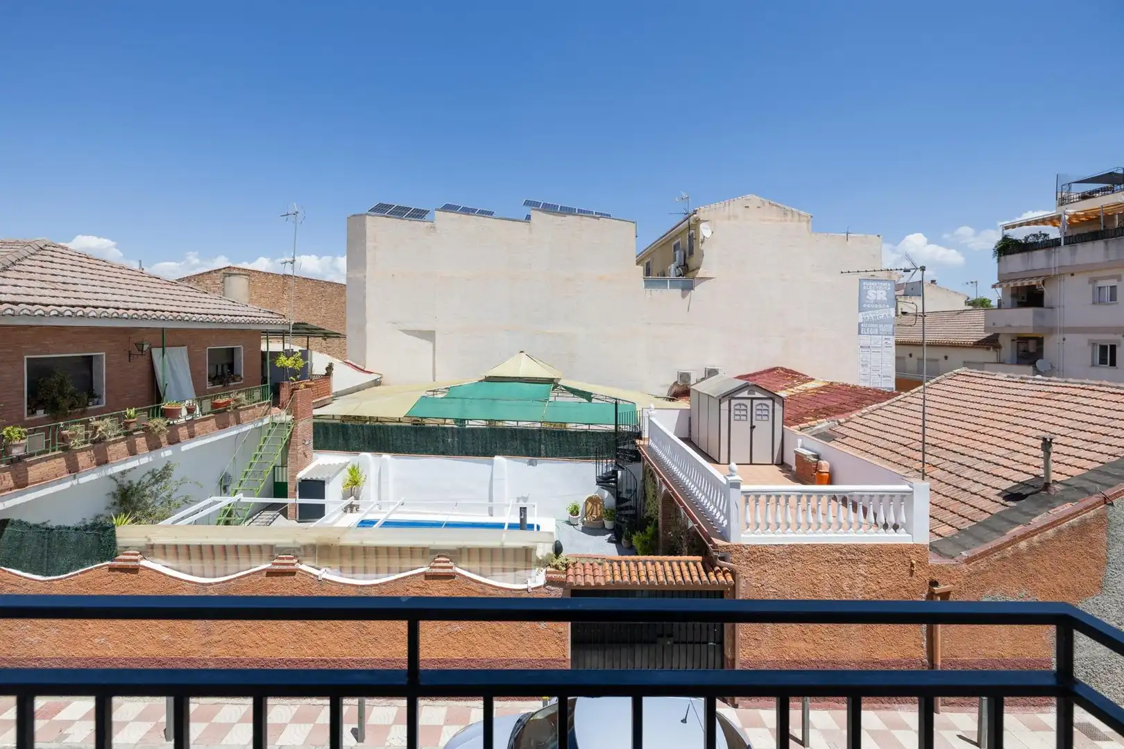 Vista exterior de Piso en venta en Churriana de la Vega con Aire acondicionado, Calefacción y Balcón