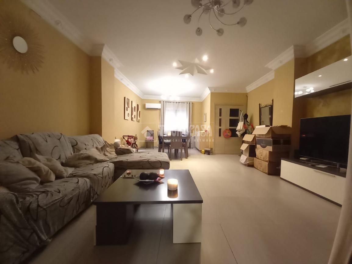 Sala d'estar de Casa adosada en venda en  Sevilla Capital