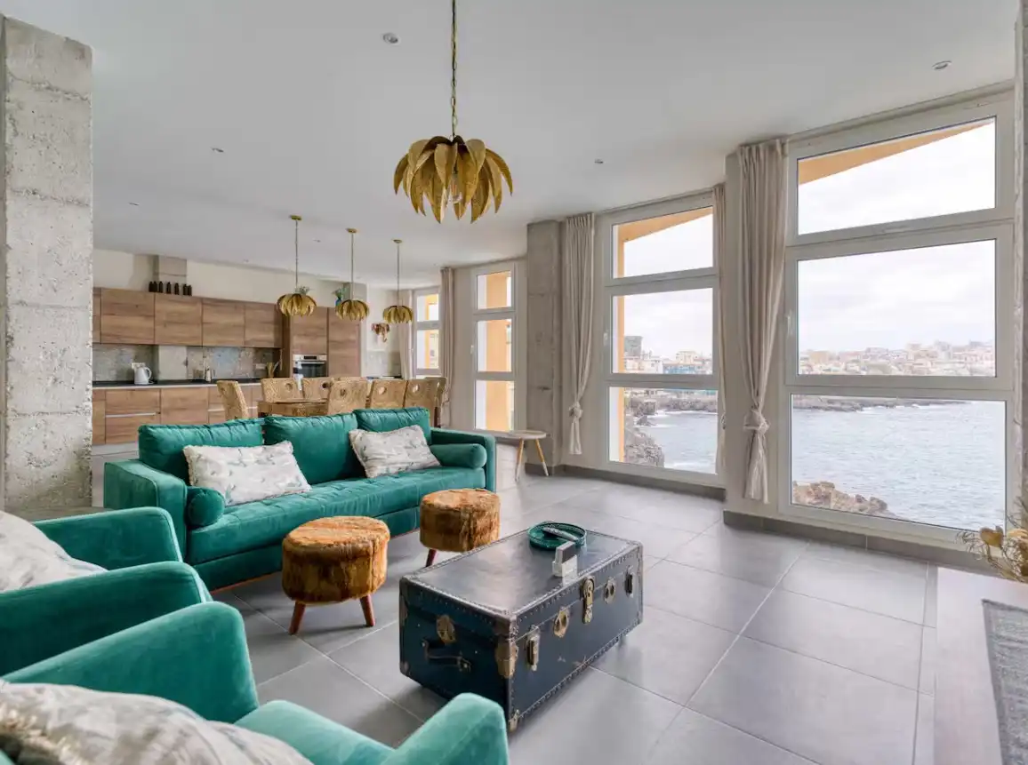 Sala d'estar de Apartament de lloguer en Las Palmas de Gran Canaria amb Aire condicionat, Calefacció i Parquet