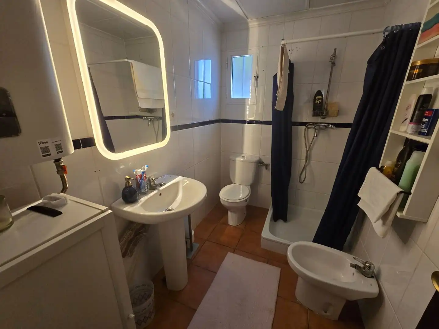 Bany de Casa o xalet en venda en Yecla amb Jardí privat, Terrassa i Piscina