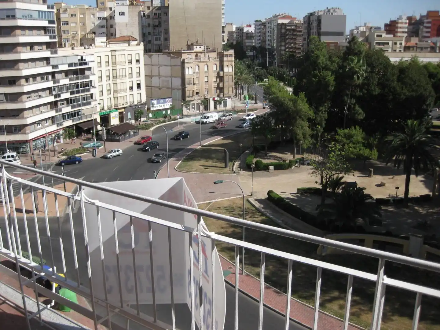 Vista exterior de Piso de alquiler en Cartagena con Amueblado y Balcón