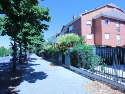 Exterior view of Flat for sale in Villaviciosa de Odón  with Air Conditioner