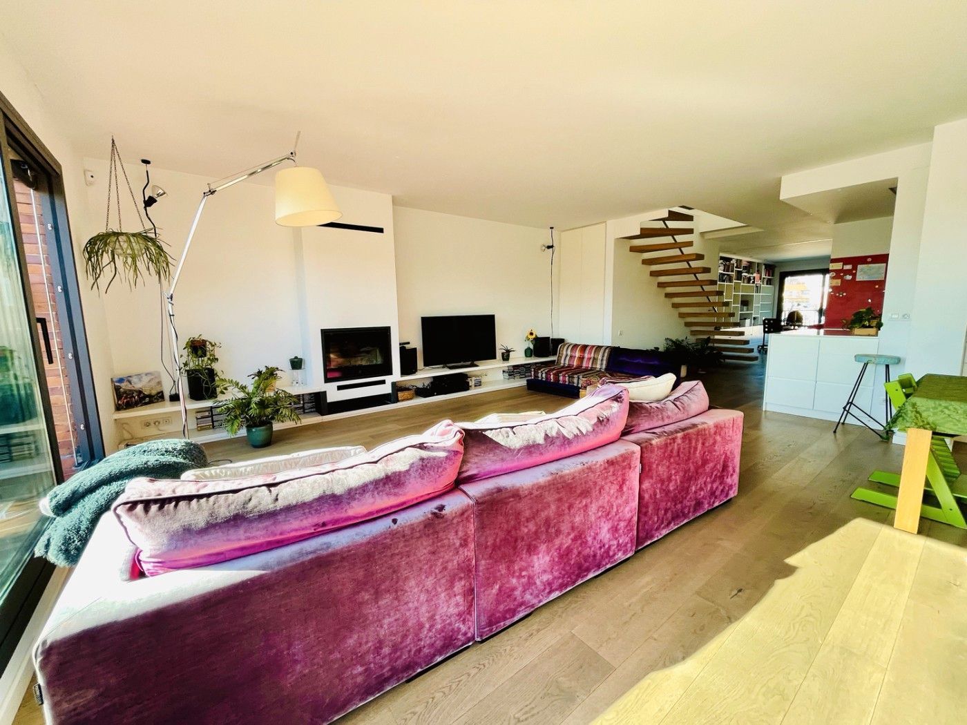 Sala d'estar de Dúplex de lloguer en  Barcelona Capital amb Aire condicionat, Terrassa i Moblat