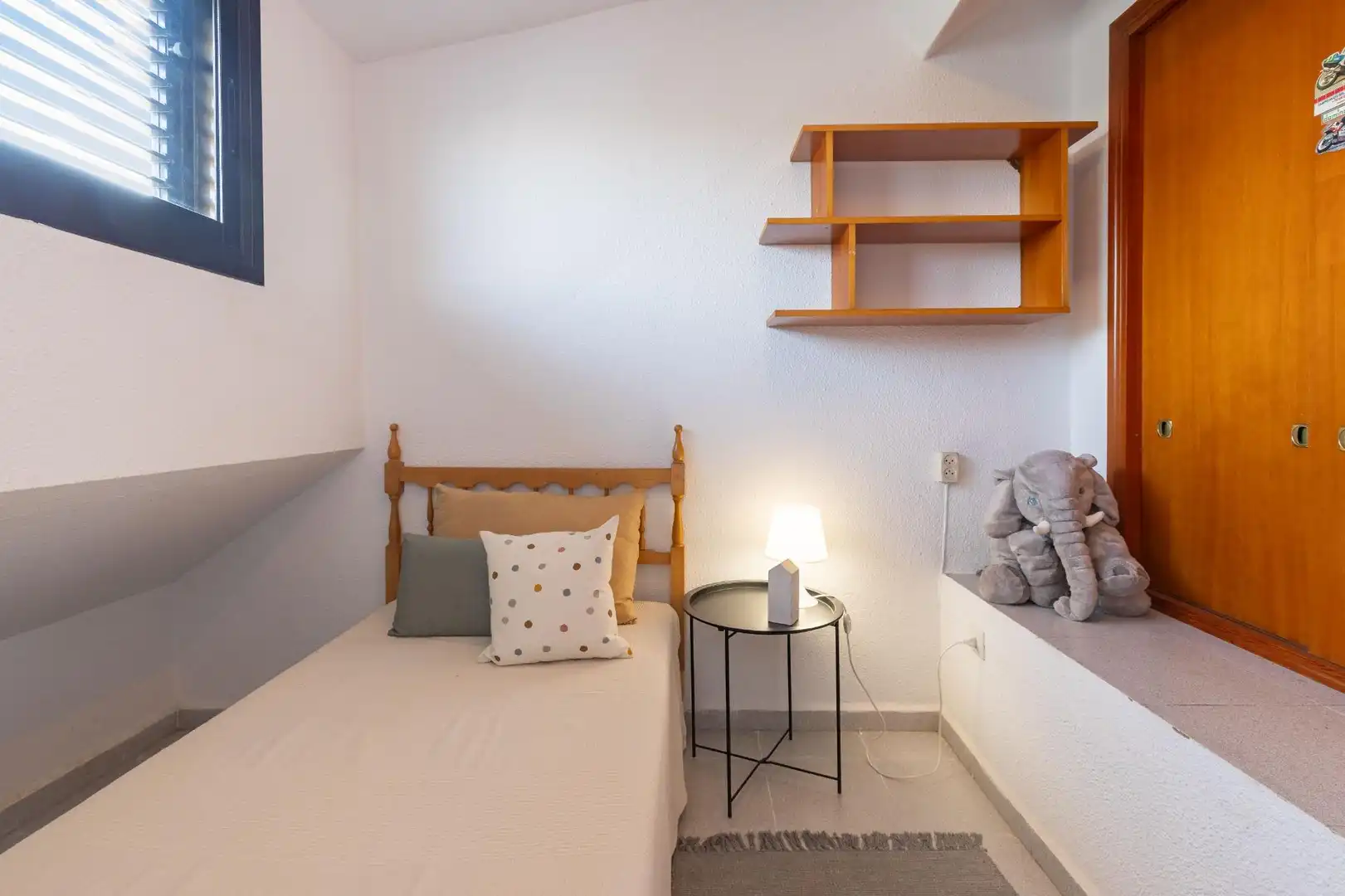 Habitación de Casa adosada en venta en Paterna con Calefacción, Jardín privado y Terraza