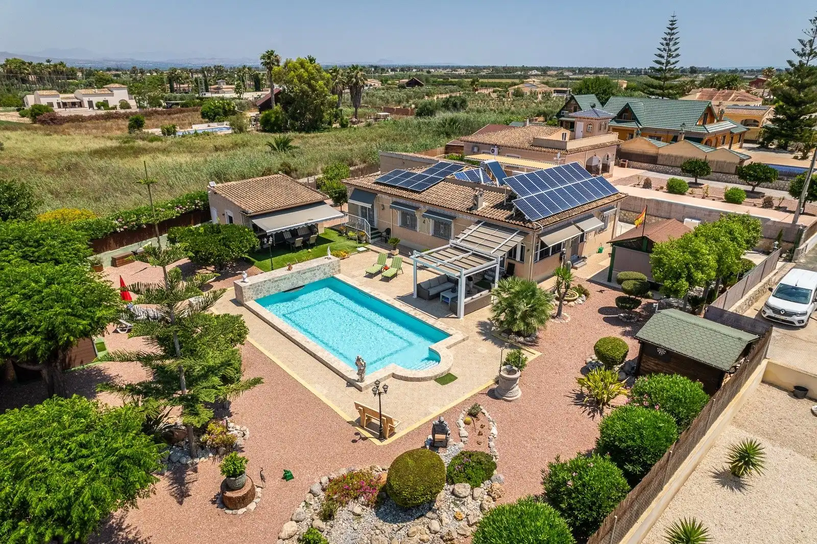 House with pool for sale in Catral